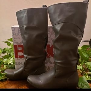 Bongo Logan slouch boots.